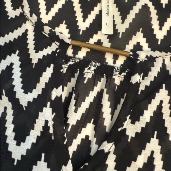 Live 4 Truth Black Cream Abstract Chevron Hi Lo Toll Tab Sleeves Lightweight Top - Picture 2 of 8